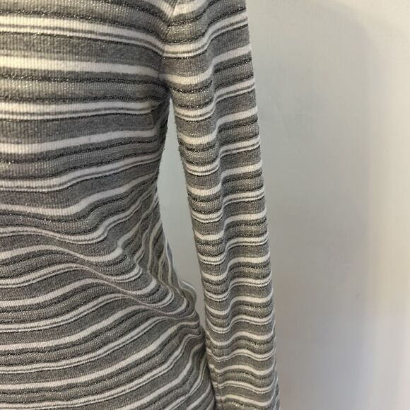 Gap gray white sparkle striped long sleeve feather tee Size M EUC - Picture 5 of 8